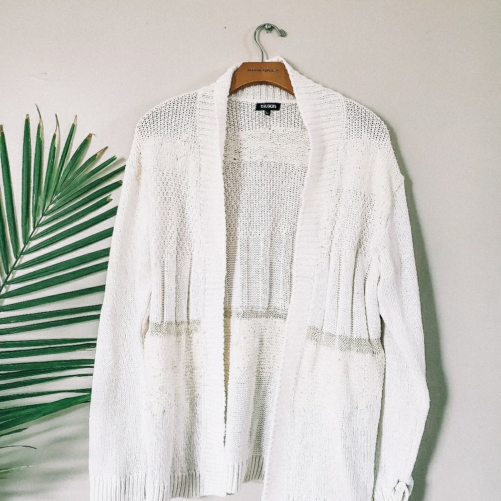 A Cream White Knit Cardigan